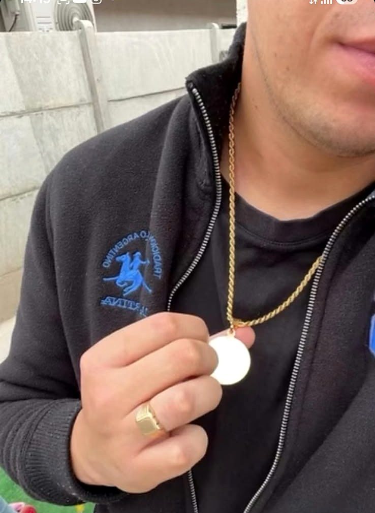 Cliente con cadena tourbillón y anillo de sello